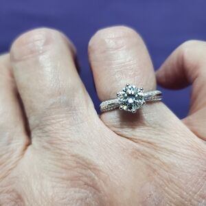 NWOT moissanite 1 Carat adjustable size 6 - 9 sterling silver ring.